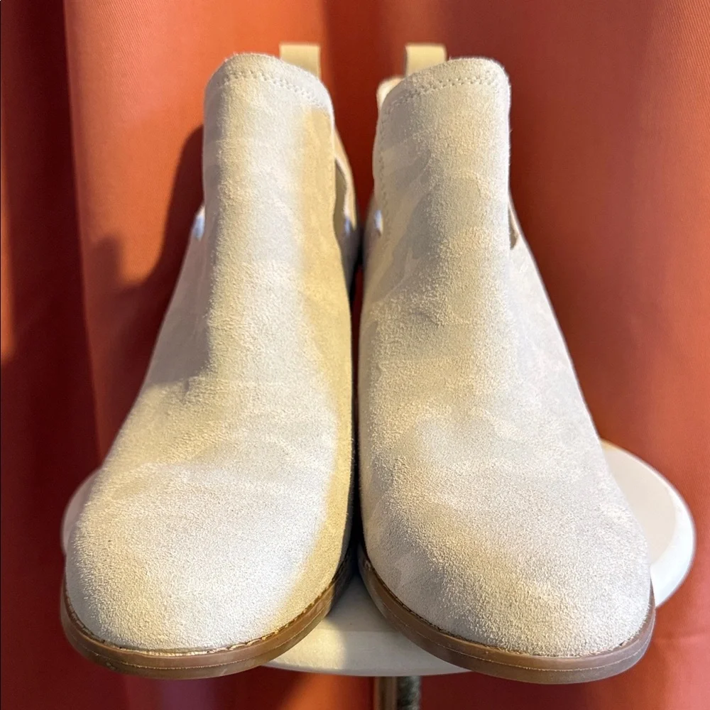 EUC Toms Kallie Egret Camo Suede Bootie Size 11 - Picture 2 of 6